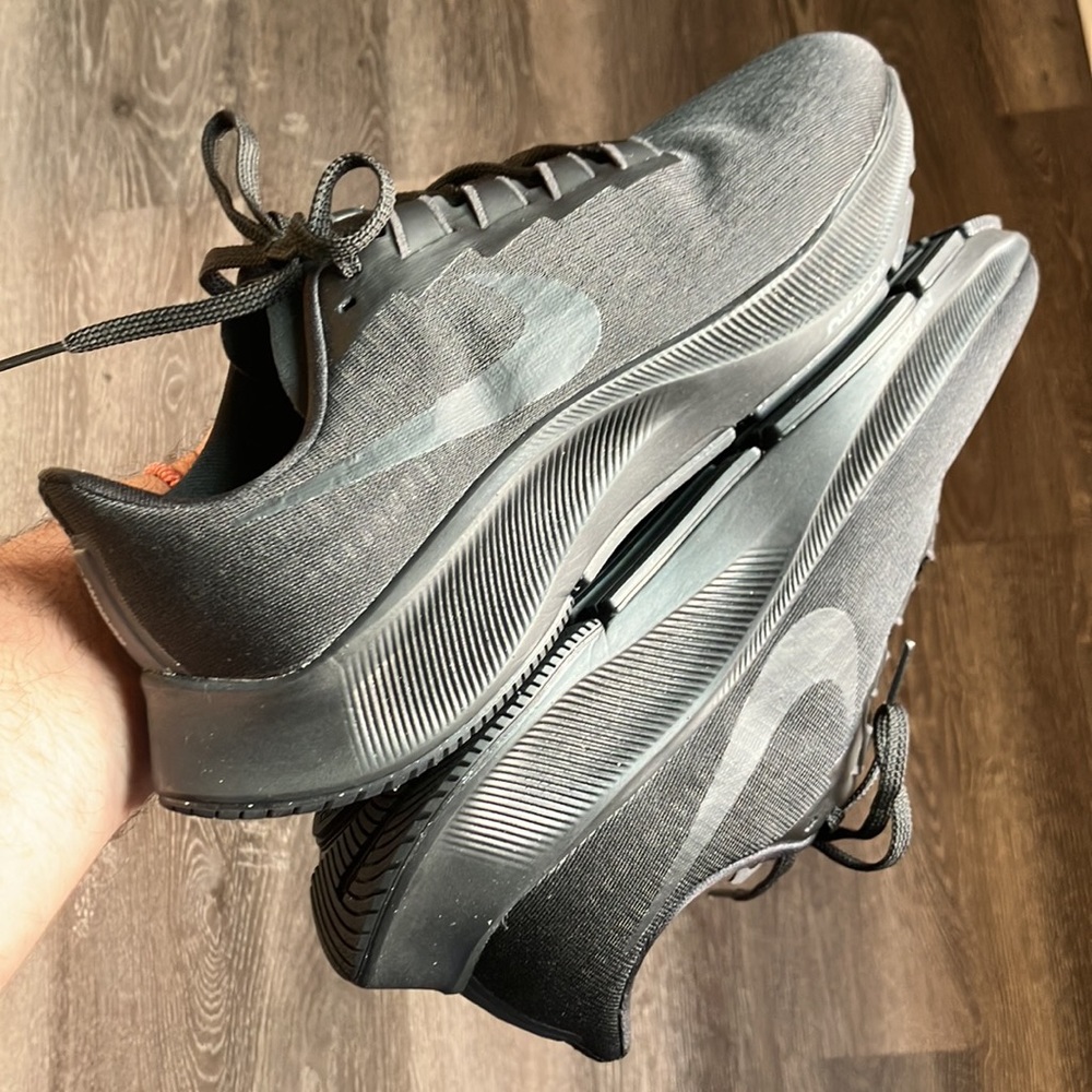 Nike - Picture 7 of 17
